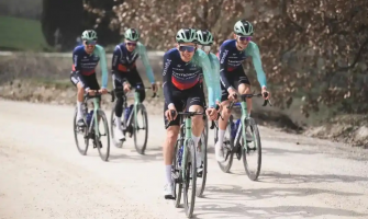 Le plus jeune champion de la course cycliste d'Izuria